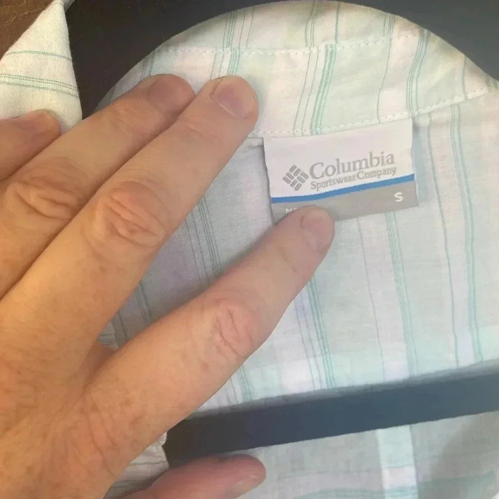 Columbia women’s aquamarine and white striped shirt size small - Picture 2 of 6